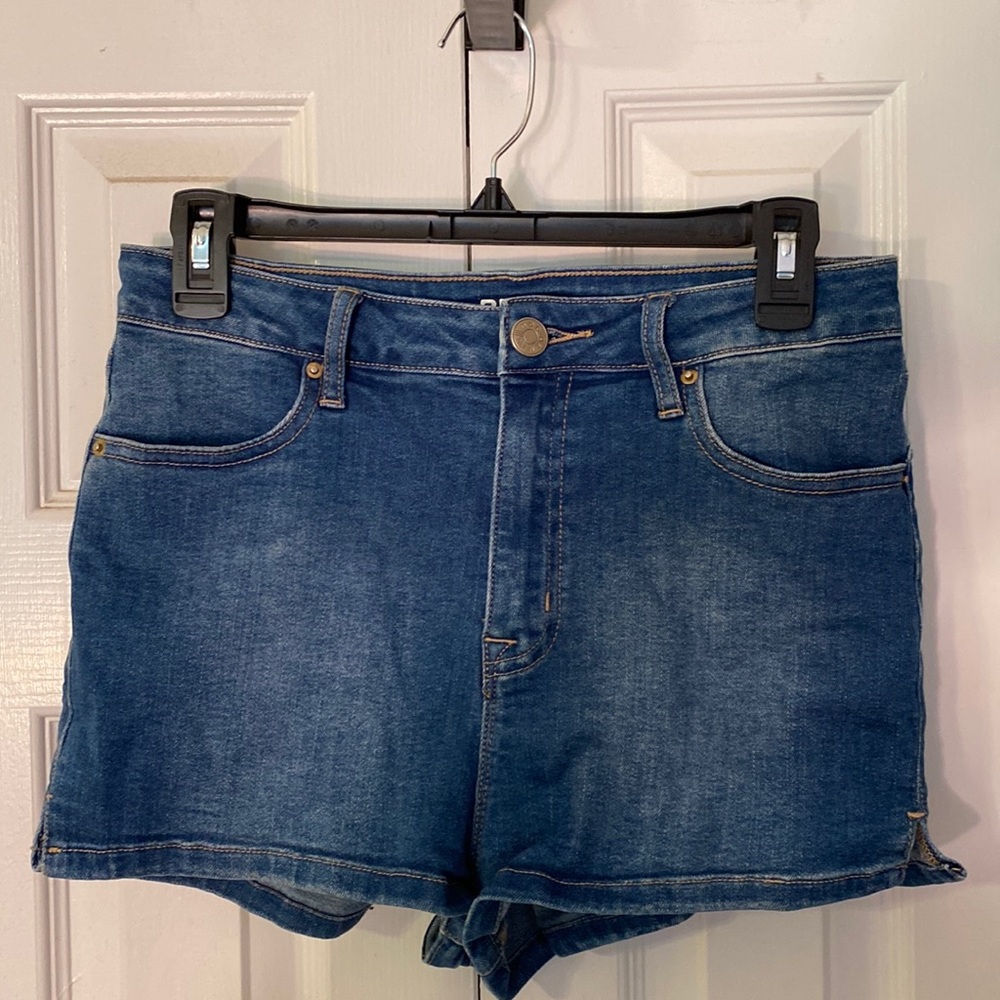 Size: 29 Store: Urban Outfitters